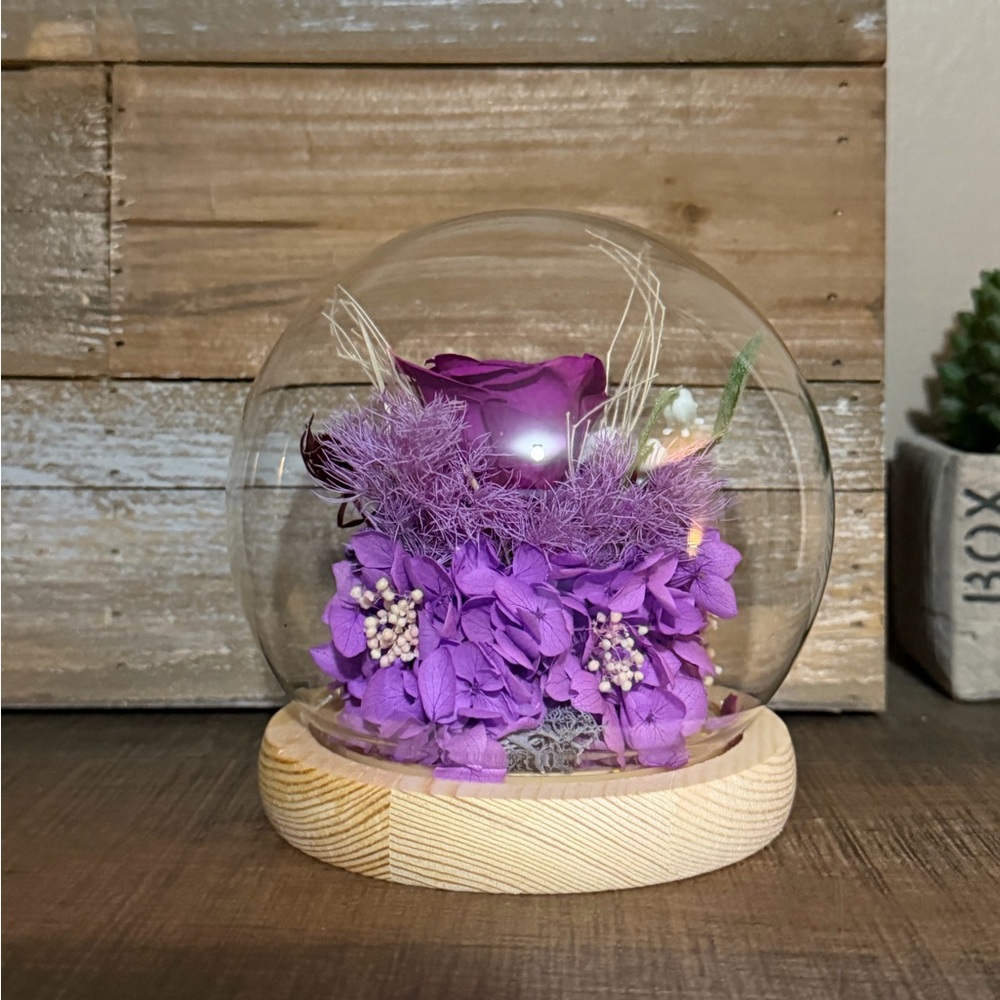 Preserved Roses Gift with LED Light - Picture 4 of 5